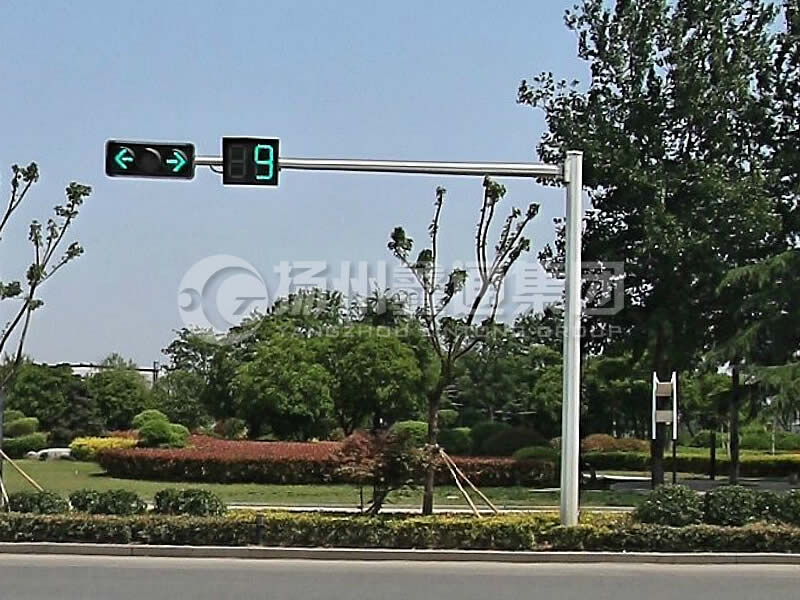 XHDG-035，L型八棱信號燈桿，丁字路口