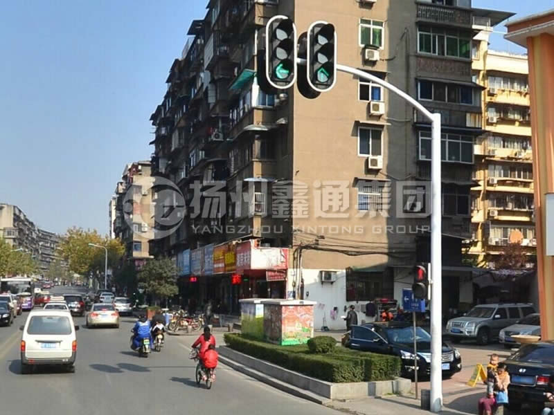 XHDG-046，單挑彎臂信號燈桿